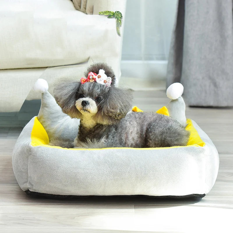 "Cama Sofá Cálida de Invierno para Perros y Gatos – Cama Lujuosa con Corona para Mascotas Pequeñas"